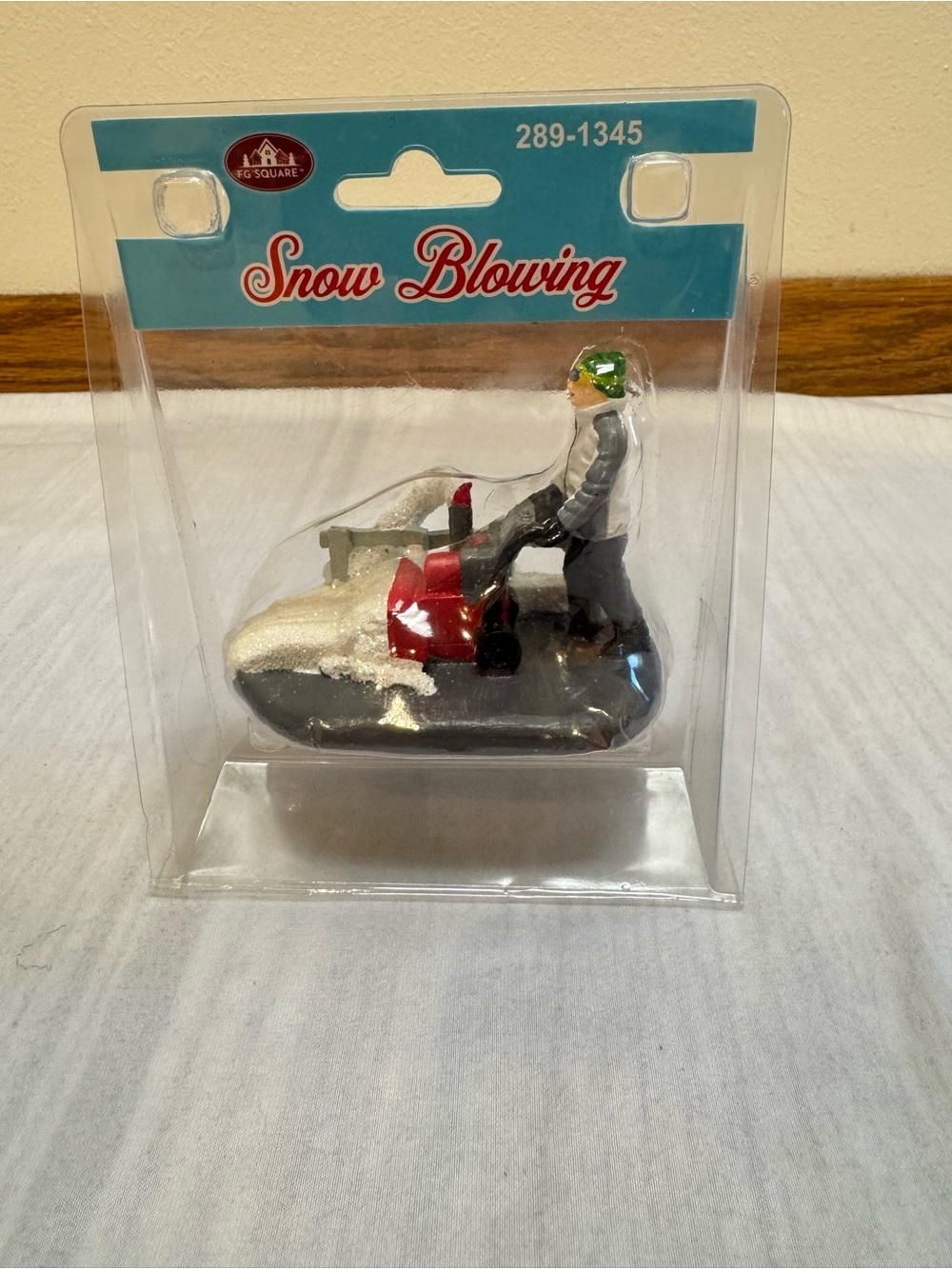 FG Square Christmas Holiday “Snow Blowing” Village Accessory 289-1345 New